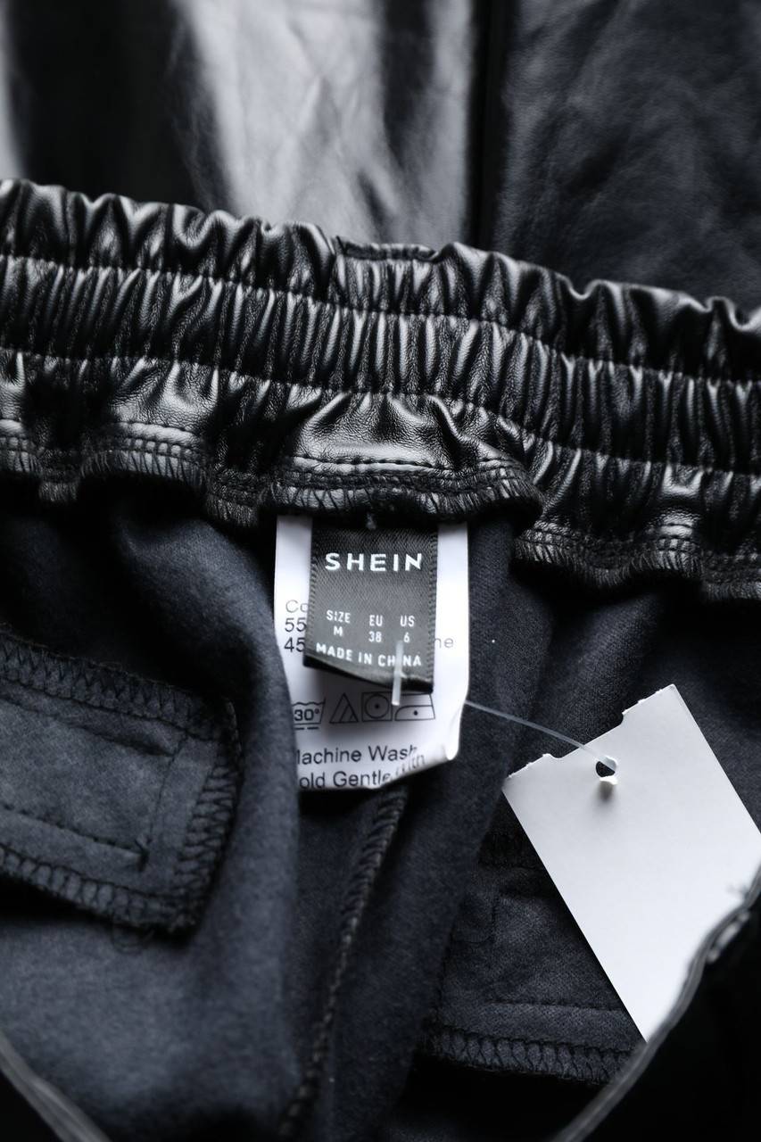 Carou SHEIN Kunstleder-Hose Super Sparpreis
