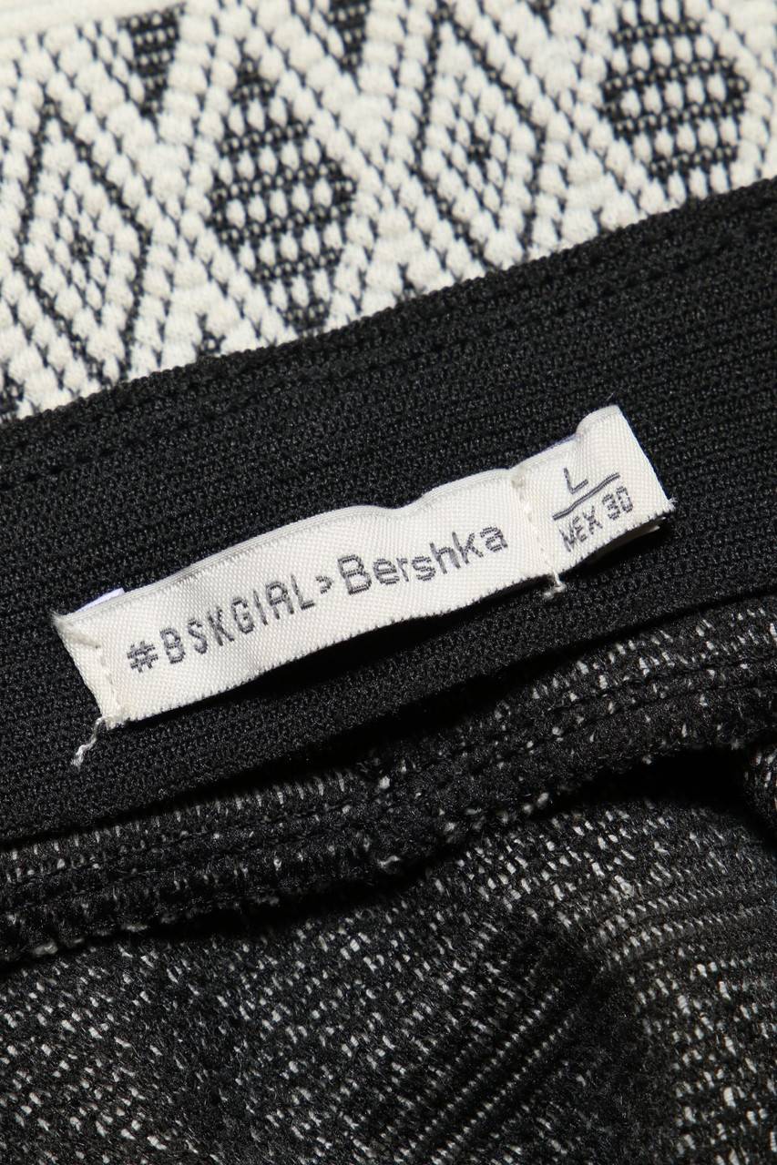 Carou Bershka Minirock mit geometrischem Muster Sonderangebote