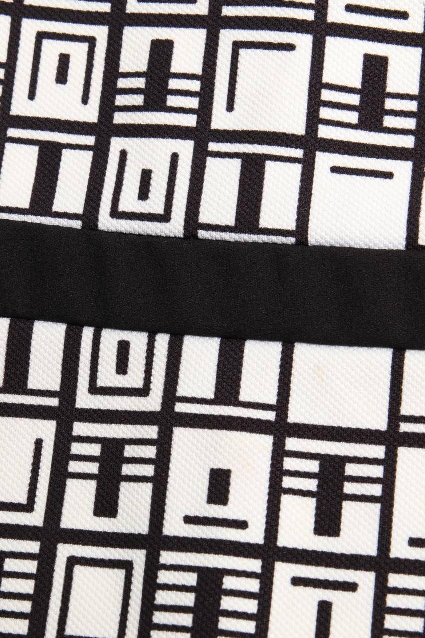 Carou Ohne Label Kleid mit geometrischem Muster 2025
