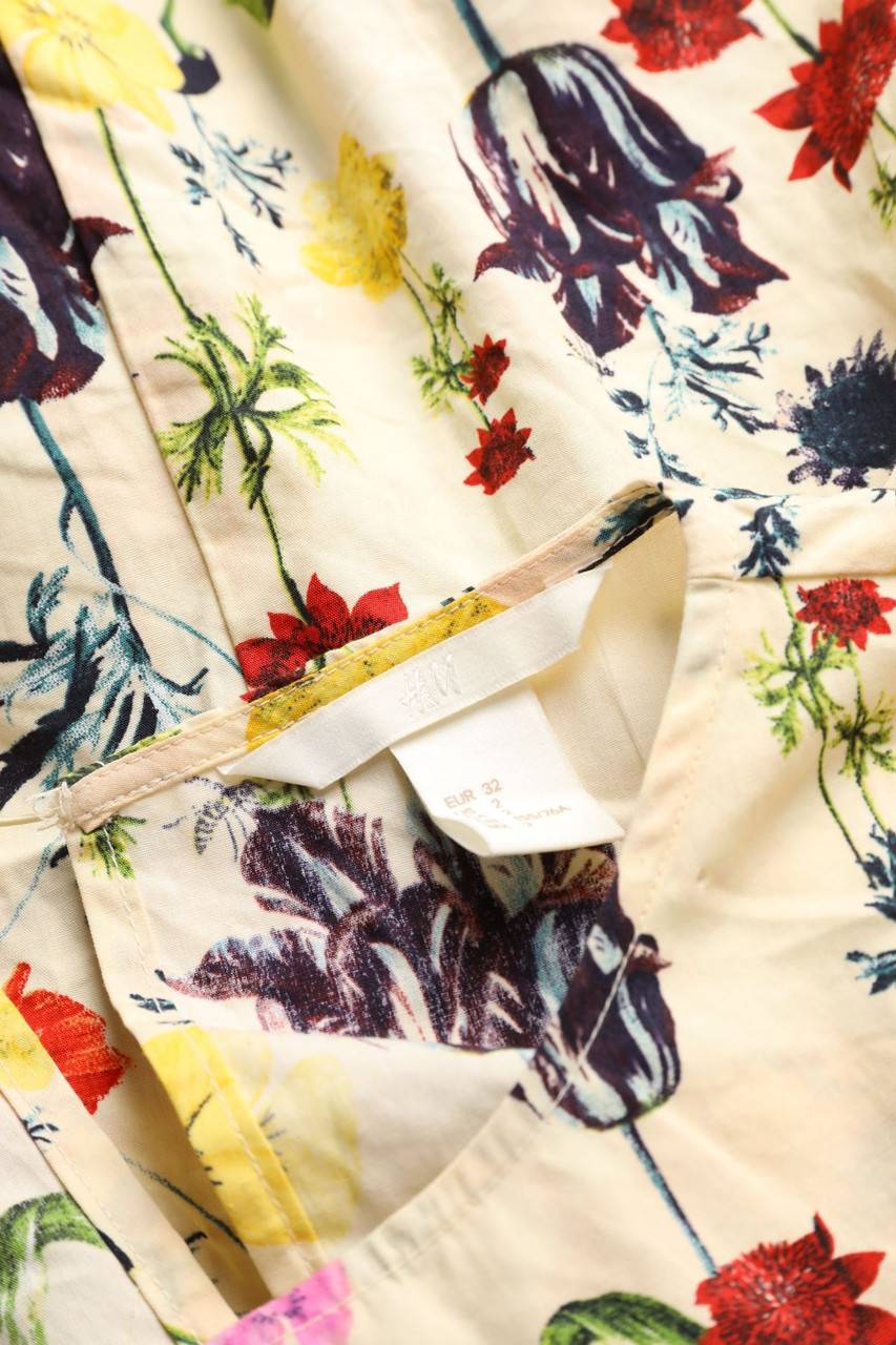 Carou H&M Bluse mit Blumen-Print zum Knoten Lagerräumung