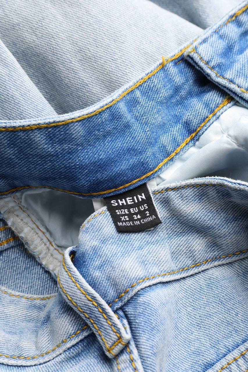 Carou SHEIN Used Look Straight Cut Jeans Letzter Tag