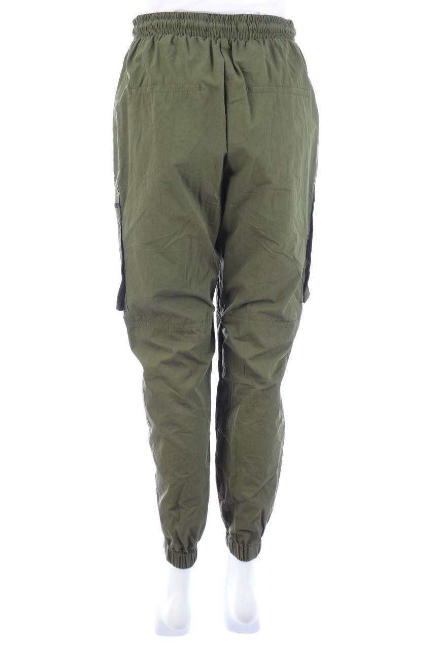 Carou Bershka Jogger-Hose mit aufgesetzten Taschen Fabrikladen