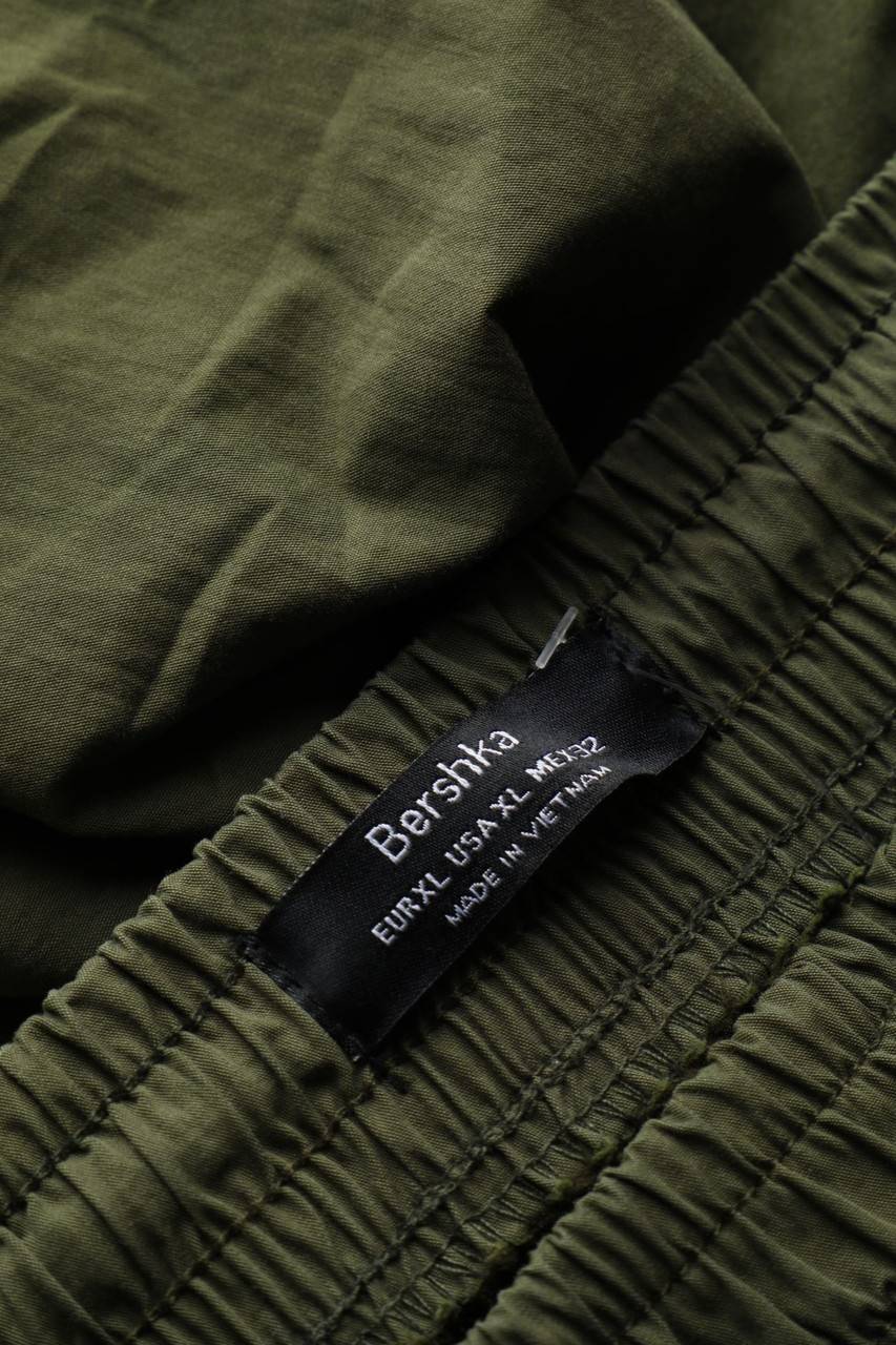 Carou Bershka Jogger-Hose mit aufgesetzten Taschen Fabrikladen