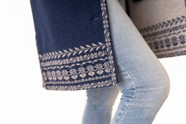 Pezzo D'oro Damenstrickmantel,nachtblau,Strick mit Jacquardbordüre,Doppelstrick,made in Bayern Speichern exportieren