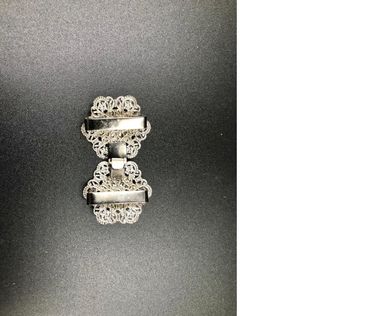 Pezzo D'oro Schürzenschließe, Dirndlschließe, altsilber mit altgold/weiß Fabrikverkauf