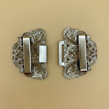 Pezzo D'oro Trachten Schürzenschließe, Ornamente oval,altsilber 2 tlg Begrenztes Angebot
